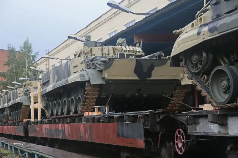 Новая партия боевых машин пехоты и десанта БМП-3 и БМД-4М отправилась в войска