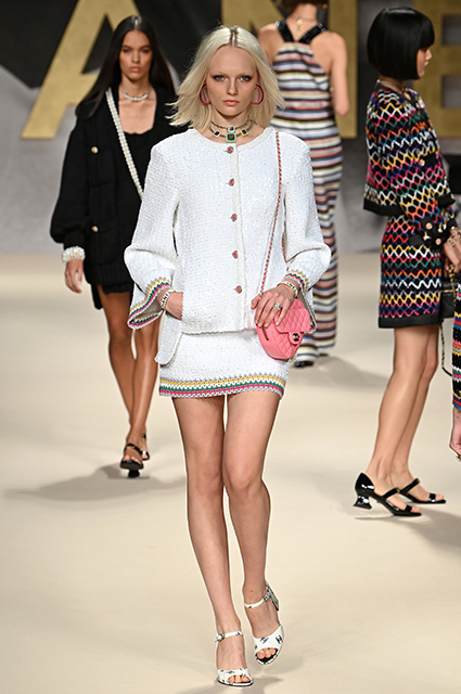 Неделя моды в Париже: улыбающиеся модели и вайб 1980-х на показе Chanel Неделя моды в Париже: улыбающиеся модели и вайб 1980-х на показе Chanel Новости моды