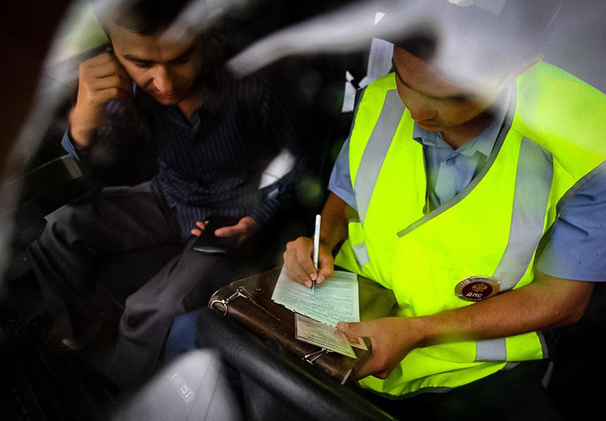 Можно ли объезжать автобус через сплошную линию, если он стоит на остановке Можно ли объезжать автобус через сплошную линию, если он стоит на остановке пдд,советы