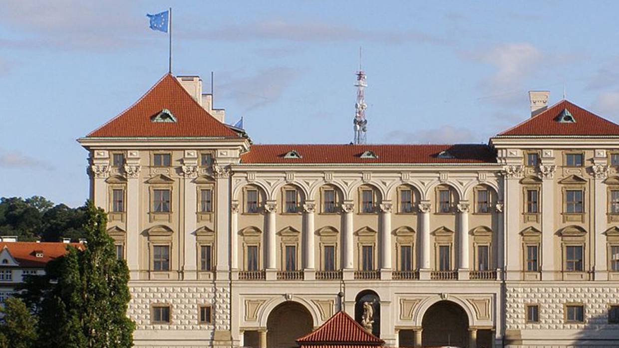 МИД Чехии призвал граждан покинуть Украину из-за возможной приостановки полетов