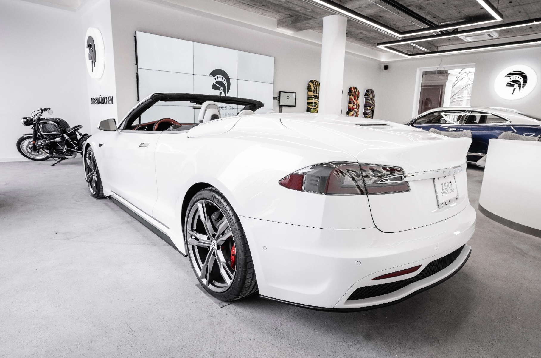 Tesla Model S превратили в роскошный кабриолет Новости