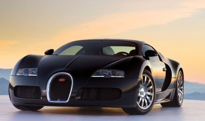 Обгоняющий ветер Bugatti Veyron