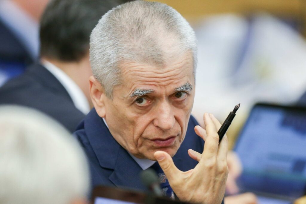 Онищенко оценил предложение сократить летние каникулы школьников