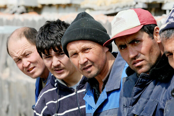 «Узбек об узбеках: Вы думаете, к вам едут работать строители?