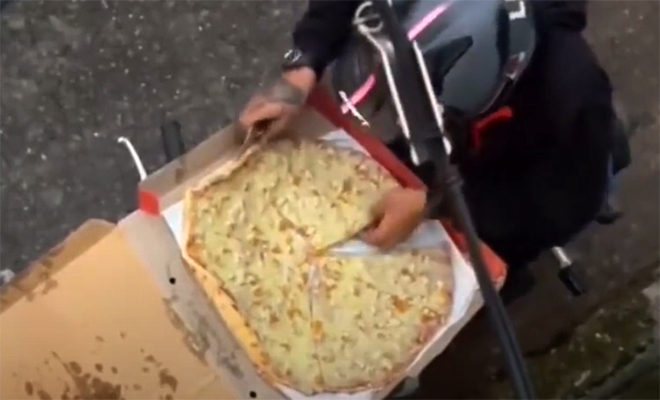 Курьер доставки еды съел часть пиццы из заказа и замаскировал остаток под целую