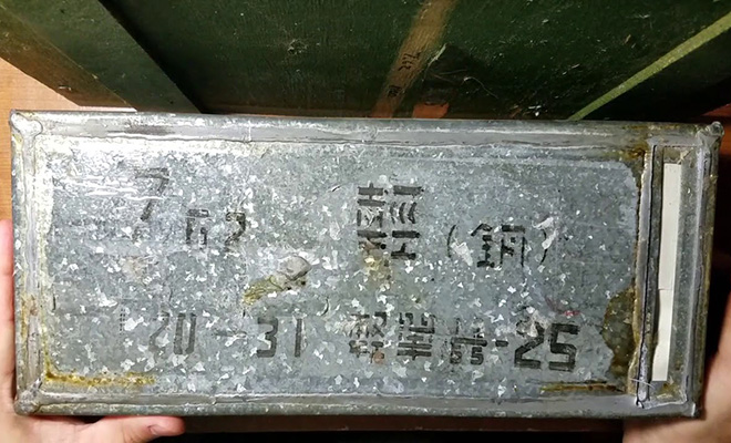 При ремонте дома нашли оружейную коробку с иероглифами и попробовали открыть. Замок не трогали с 1970 года Культура