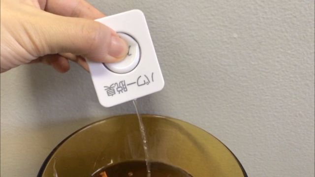 Японцы таскают с собой карманные биде, чтобы подмываться где и когда угодно Японцы таскают с собой карманные биде, чтобы подмываться где и когда угодно