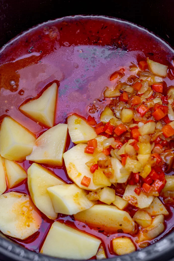 Говядина томленая в пиве с яблоками и картофелем⁠⁠ горячие блюда,мясные блюда