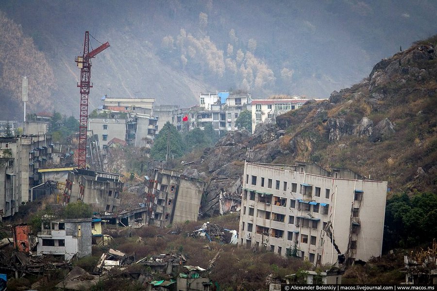 Жуткий заброшенный город после землетрясения