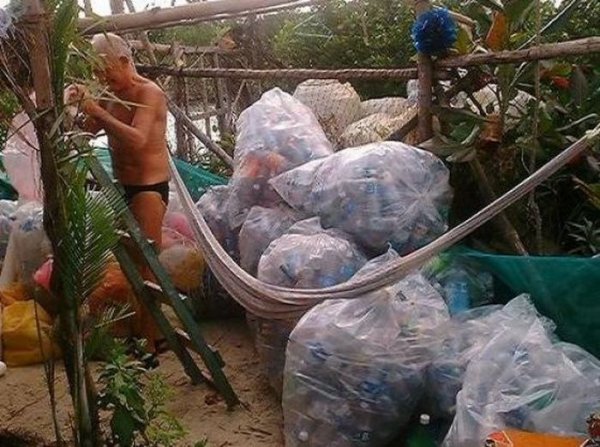 Искусственный остров из пластиковых бутылок Искусственный остров из пластиковых бутылок сделай сам