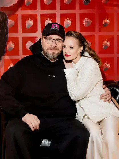 Гости из Comedy Club и торт в виде собаки: Катерина Ковальчук устроила вечеринку-сюрприз для мужа Гарика Харламова в честь его 45-летия Харламов, Гарика, Катерина, КовальчукГарик, рождения, Ковальчук, Гарик, именинника, юморист, Кравец, Марина, женат, Асмус, которой, ягодка, опять, Дорохов, устроила, ХарламовГарик, КовальчукСёстры