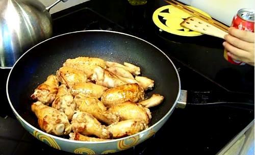 Используя 2 ингредиента и кока-колу, у вас получаться невероятно вкусные, нежные куриные крылышки Используя 2 ингредиента и кока-колу, у вас получаться невероятно вкусные, нежные куриные крылышки