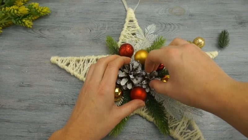 Легко и оригинально: рождественская елочка в простой технике чтобы, пряжей, сделать, пряжи, приклеить, трубочек, можно, звездеТеперь, новогодний, любой, звёздочки, центр, потребуется, концы, вашему, звёздочку, произвольно, крепкойОбернуть, декор, шарики