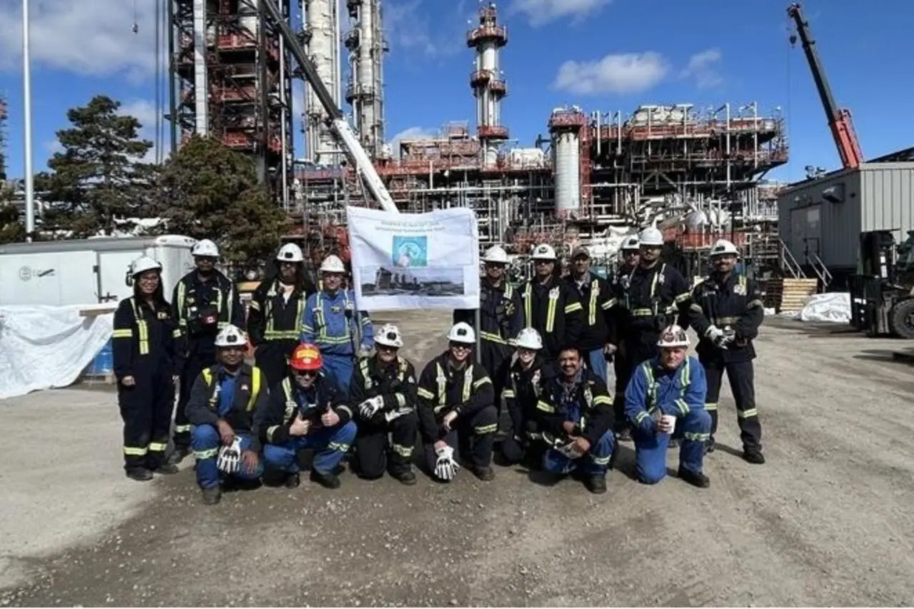 В результате взрыва и пожара на крупном американском НПЗ есть пострадавшие