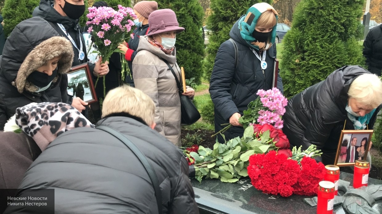 Какая трагедия произошла сегодня в москве. Громовы рейс 9268 похороны. Авиакатастрофа 2015 семья Громовых. Семья Громовых рейс 9268.