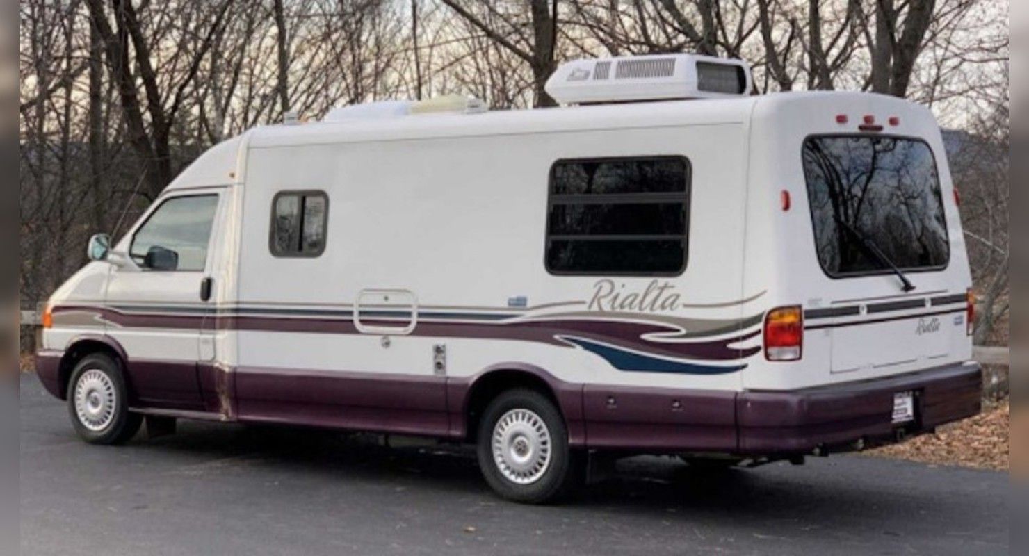 На аукцион выставили уникальный автодом Winnebago Realta 1999 года выпуска На аукцион выставили уникальный автодом Winnebago Realta 1999 года выпуска Автомобили