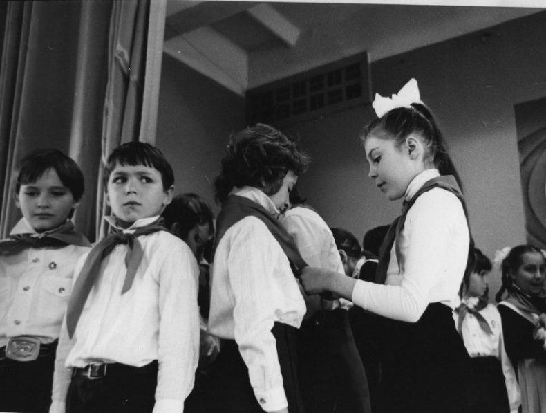 Пионеры 80 годов. Пионеры 70 годов. Пионеры 70 годов. Саманта смит в артеке 1983. Школьная форма советского союза пионерлагерь.