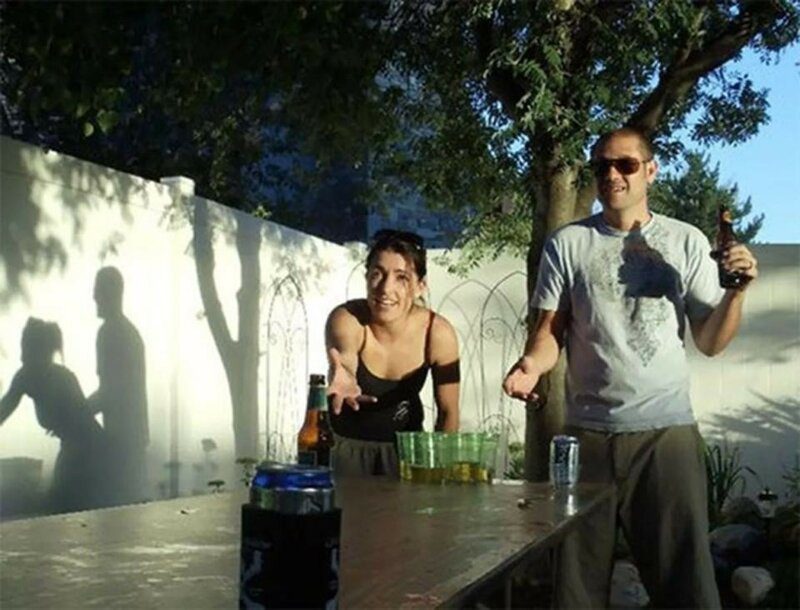 Фотография: 30 фото забавных теней, которые похожи на что-то другое №24 - BigPicture.ru