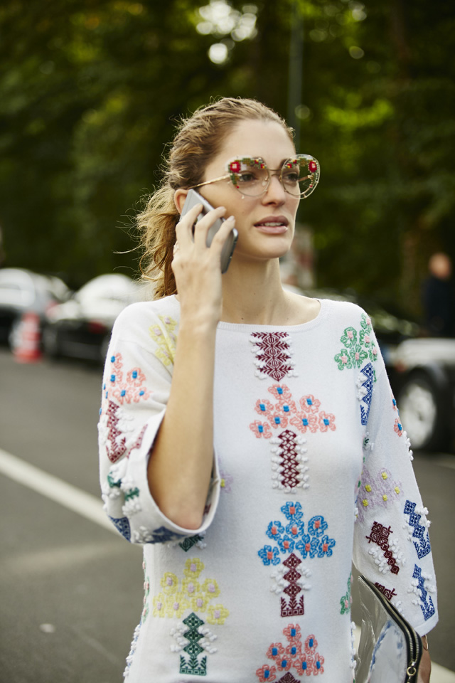 Неделя моды в Париже, весна-лето 2016: street style. Часть 5 (фото 17)