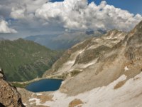 Клуб путешествий Павла Аксенова. Россия. Домбайская поляна. Crystal lake. Фото IvanKuzyakin - Depositphotos