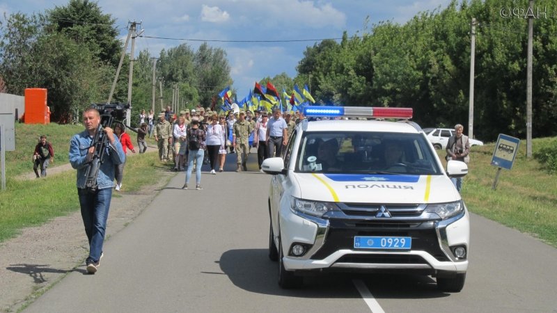 Три казака, два гетмана и картонный «Град»: как украинцы отпраздновали юбилей Конотопской битвы