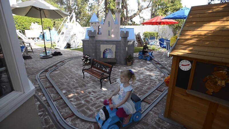 Дедушка построил для внуков целый парк во дворе для дома и дачи,идеи и вдохновение,мастерство,творим с детьми,творчество