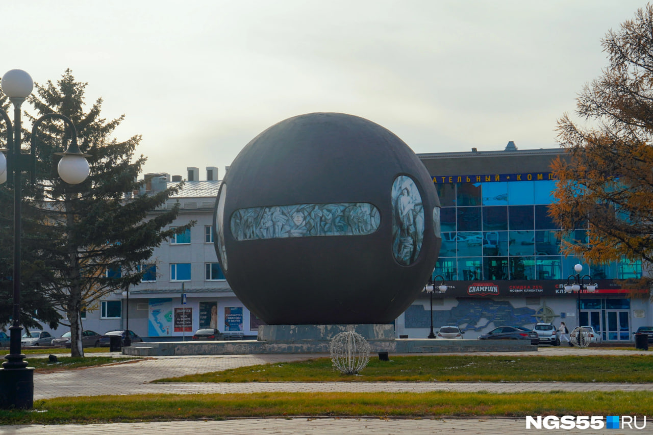 Омская мэрия ищет новое место для макета шара «Держава»