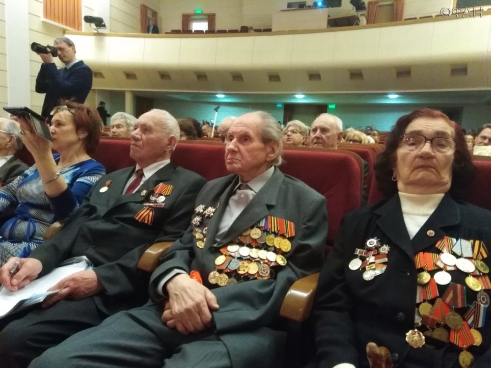 От советской формы на День Победы в Латвии ветераны не откажутся