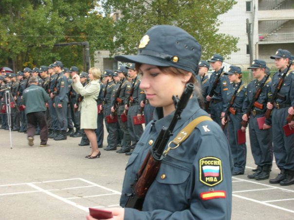 Форма им к лицу: семь самых очаровательных девушек в погонах 