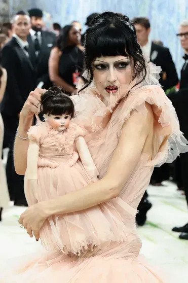 14 лучших образов Met Gala: Ирина Шейк в бриллиантах, 
