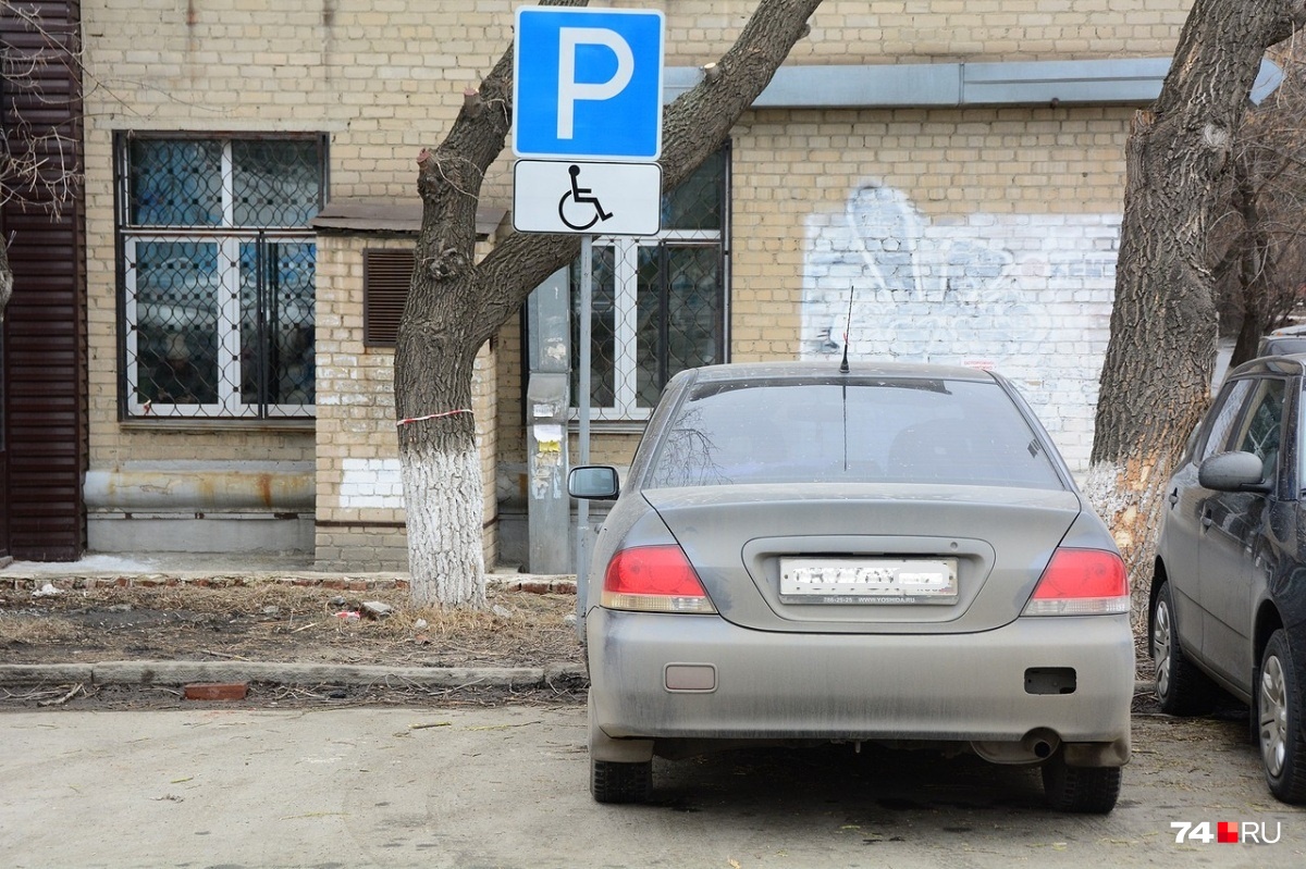 Челябинск парковка около ЮУРГУ