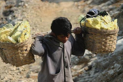 Кратер вулкана Иджен Кратер вулкана Иджен авиатур