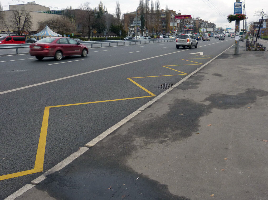 Разметка в виде зигзага: что она означает авто,авто и мото,водителю на заметку,гибдд,машины,пдд,Россия,советы,штрафы и дтп