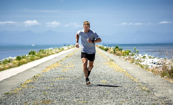Мужчина пробежал 560 километров без сна и перерыва. Он бежал непрерывно 80 часов и 44 минуты
