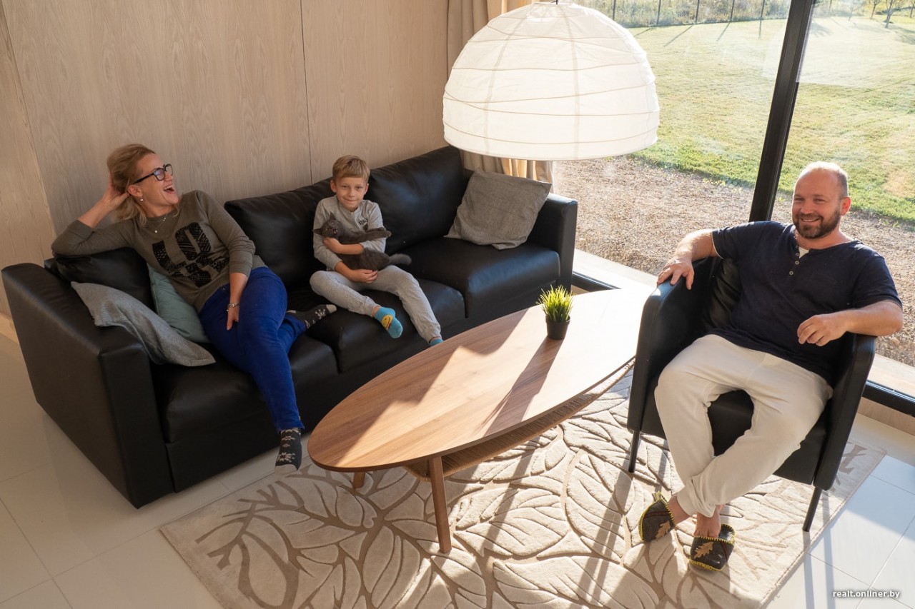 Помните семью из микродома на 16 «квадратах»? Посмотрите, какой удивительный коттедж она построила Помните семью из микродома на 16 «квадратах»? Посмотрите, какой удивительный коттедж она построила архитектура