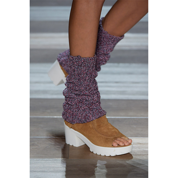 BCBG Max Azria 10 идей, как носить носки и гольфы с туфлями и босоножками (да, это модно!)