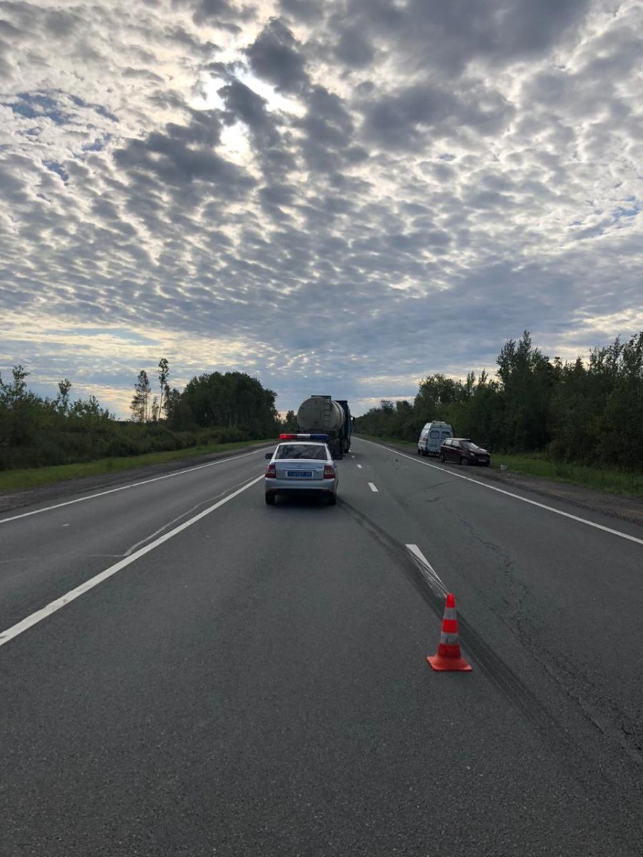 "Матиз" не поделил дорогу с грузовиком на М-10 в Тверской области