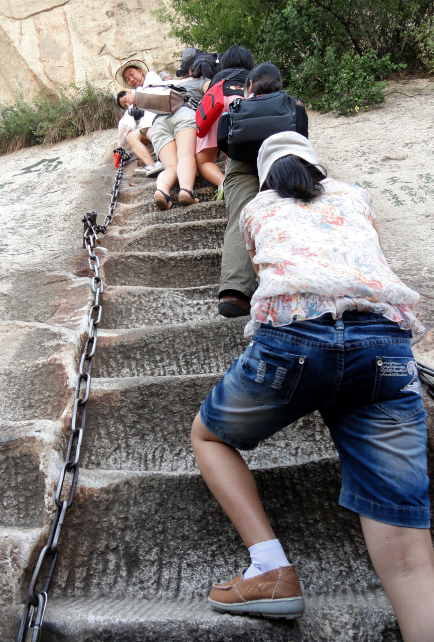 Тропа смерти (Huashan Mountain). Слабонервным лучше даже не смотреть. Тропа смерти (Huashan Mountain). Слабонервным лучше даже не смотреть.