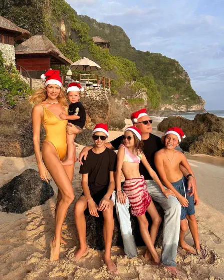 Елена Перминова показала архивные фото с дочерью от миллиардера в честь её 12-летия Перминова, дочерьюЕлена, рождения, братом, Елена, дочери, Елены, очень, Александр, после, Лебедев, который, Ариша, дочерьюАринаЕлена, растёт, детьмиЕлена, родила, Тарасом, миллиардеромМои, бойфрендом