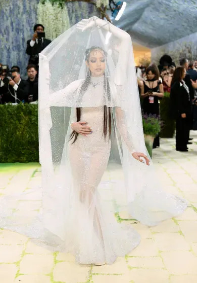 14 лучших образов Met Gala: Ирина Шейк в бриллиантах, 