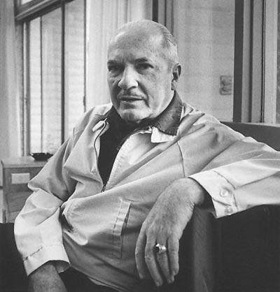 Роберт Хайнлайн (Robert Heinlein), 1907-1988 годы   Среди изобретений американского фантаста, воплотившихся в будущем: воздушная сушилка для рук, лунные лыжи, вездеход, аналог Seagway, самоуправляемый транспорт, а также транспорт.