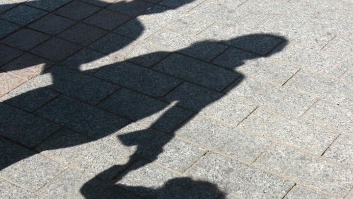 РУССКАЯ СПАСЛАСЬ ОТ ЮВЕНАЛКИ В ИСПАНИИ. НО СТАЛА ЖЕРТВОЙ ОПЕКИ В РОССИИ