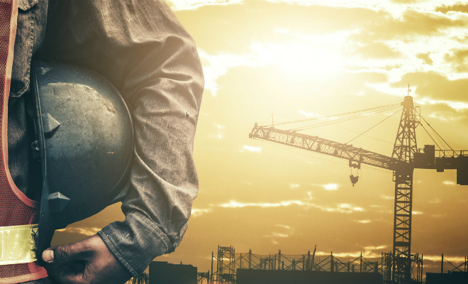 Хитрый прораб решил не платить строителям. Рабочие взяли экскаватор и выкопали вокруг его машины ров