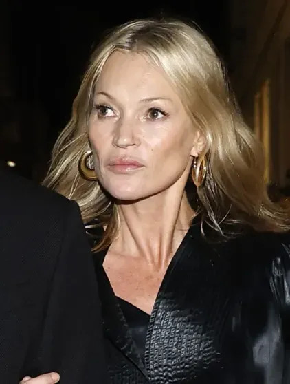 Деми Мур, Эмили Ратаковски, Кейт Мосс и девушка Марка Эйдельштейна (в микроюбке) посетили вечеринку Gucci Эннинфул, Милане, Эмили, показы, супермодель, Арина, Ратаковски, Соболенко, Gucci, после, КоэнЭдвард, пиджак, ГерциговаАлессандро, 33летняя, ГерциговаЕва, ГвасалияЕва, ВинтурДемна, МоссАнна, МоссЭдвард, КоэнНадя