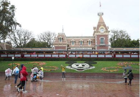 A general view of the entrance of Disneyland theme park in Anaheim, California, U.S., March 13, 2020. Walt Disney Co will close its theme parks in California and Florida and its resort in Paris from this weekend through the end of the month due to the global outbreak of coronavirus. REUTERS/Mario Anzuoni