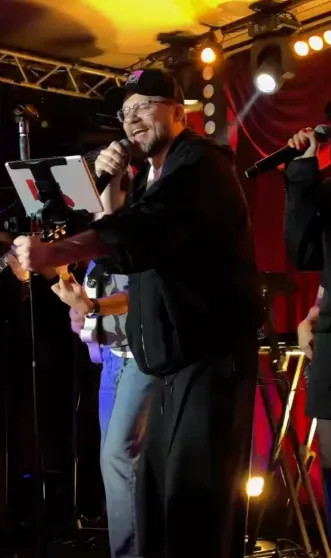 Гости из Comedy Club и торт в виде собаки: Катерина Ковальчук устроила вечеринку-сюрприз для мужа Гарика Харламова в честь его 45-летия Харламов, Гарика, Катерина, КовальчукГарик, рождения, Ковальчук, Гарик, именинника, юморист, Кравец, Марина, женат, Асмус, которой, ягодка, опять, Дорохов, устроила, ХарламовГарик, КовальчукСёстры