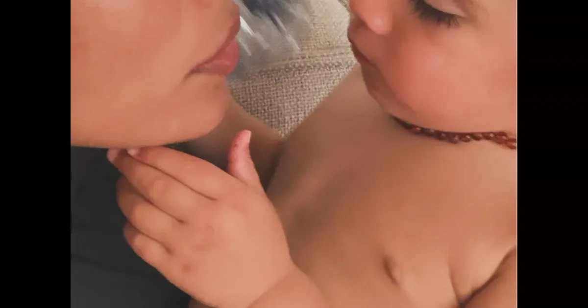 Девушка Венсана Касселя показала новые фото их сына