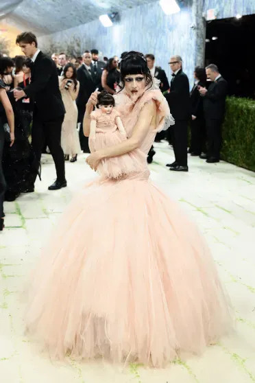 14 лучших образов Met Gala: Ирина Шейк в бриллиантах, 