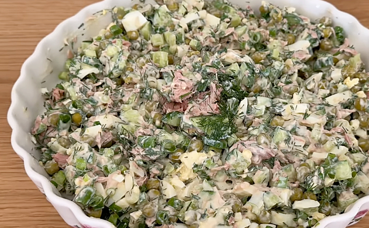 На замену надоевшему оливье. Готовим простой и вкусный салат с тунцом - похожая новость на Toplenta