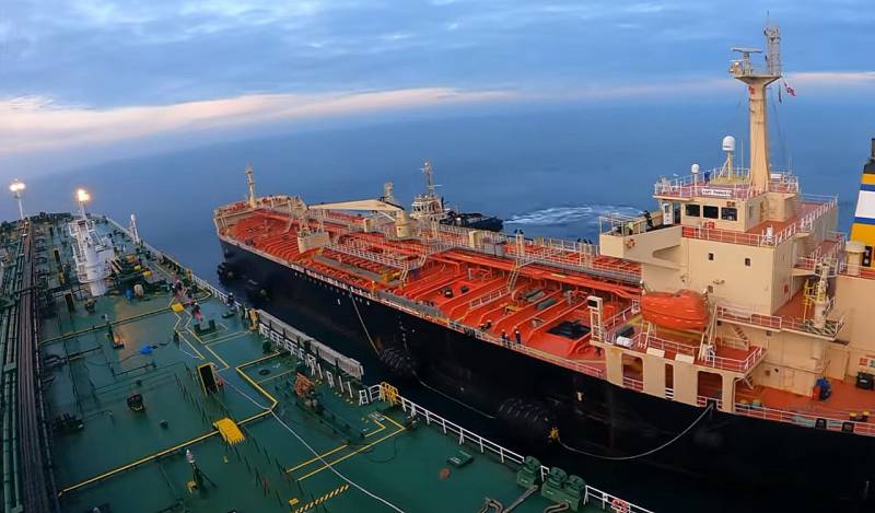 США и их союзники обратились в IMO, чтобы остановить перевалку нефти из РФ в море